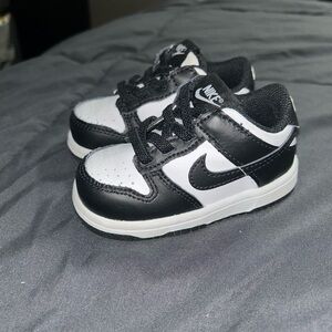 Nike panda dunks sneakers 5c